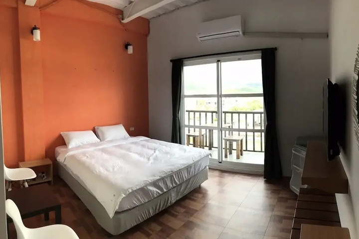 Room 4 of 13