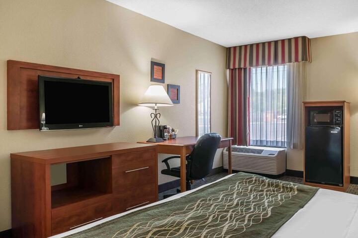 1 King Bed (4 of 6)
