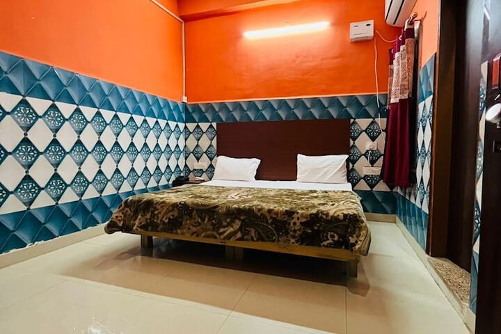 Room 2 of 12