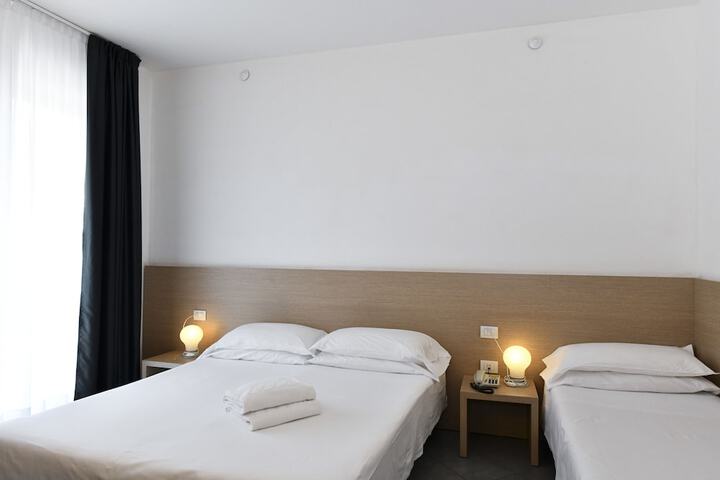 Room 43 of 102