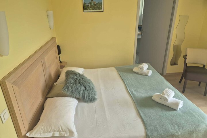 Room 3 of 17
