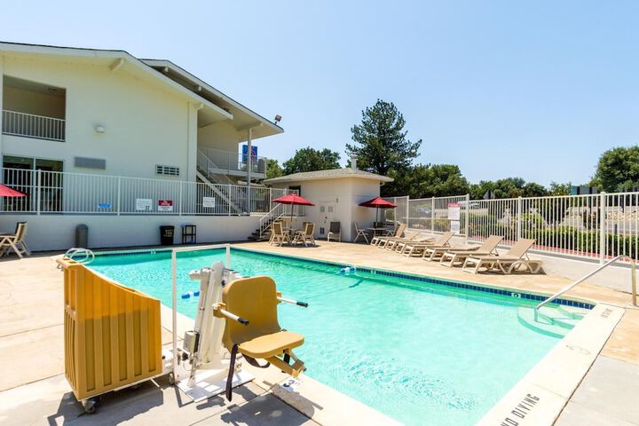 Hotel Pool