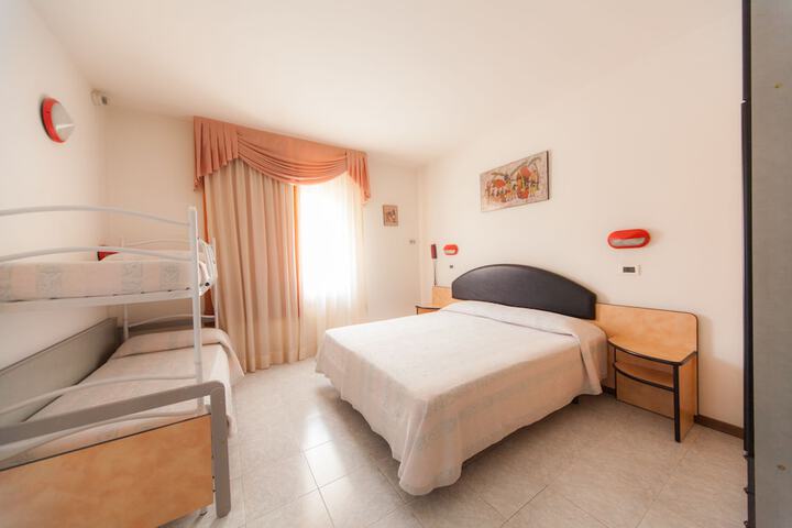 Room 2 of 48