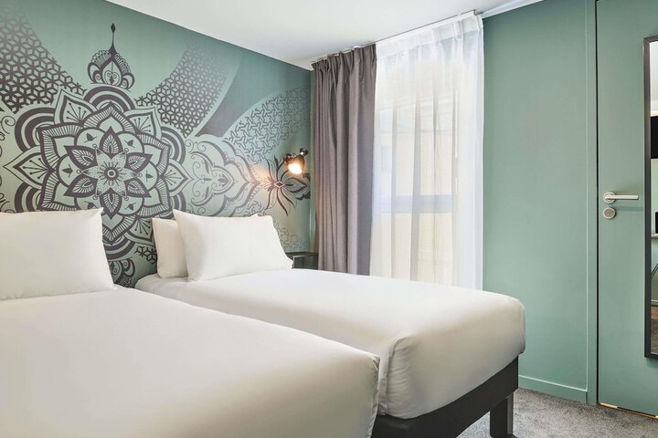 Room 11 of 29