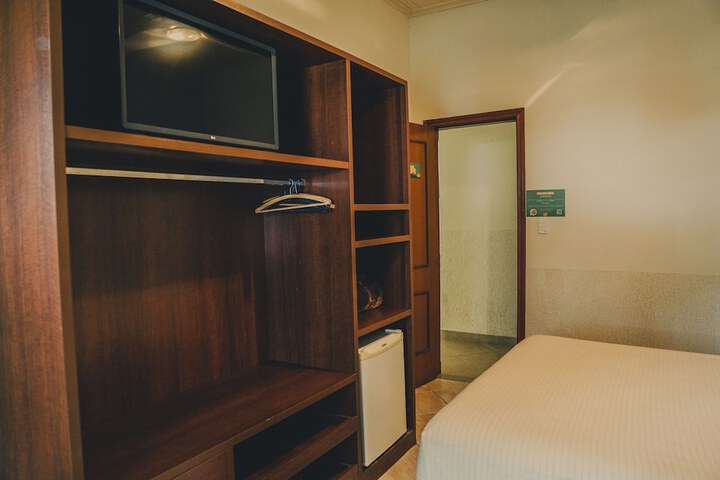 Room 4 of 90