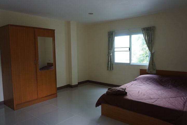 Room 6 of 16