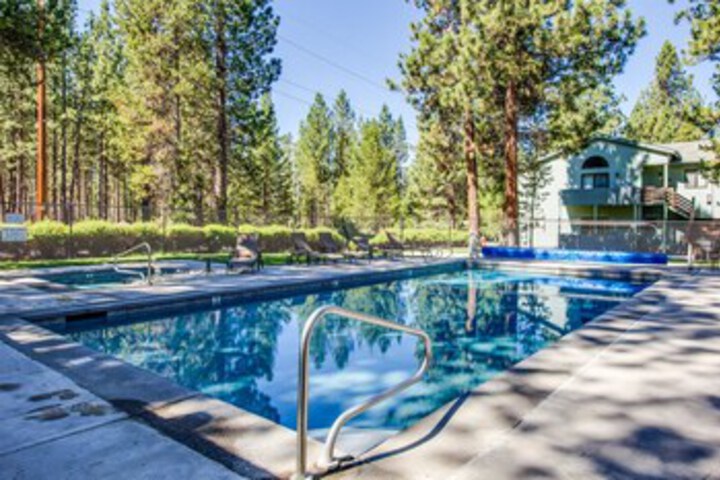 Pool 21 of 33