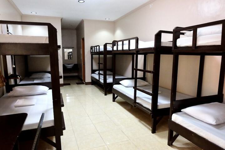 Room 7 of 28