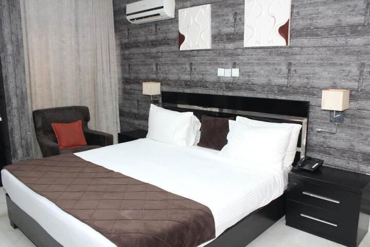 Room 10 of 34