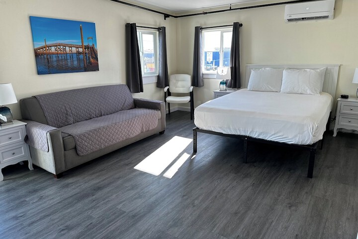 Room 9 of 80