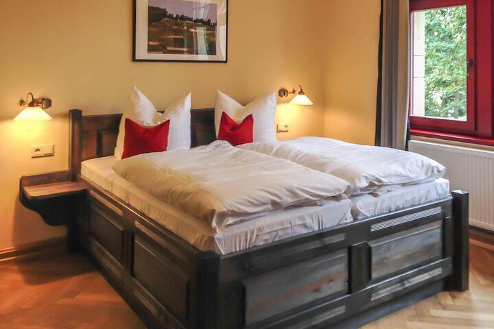 Room 9 of 31