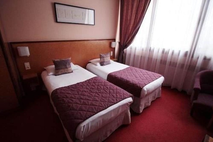 Room 34 of 148
