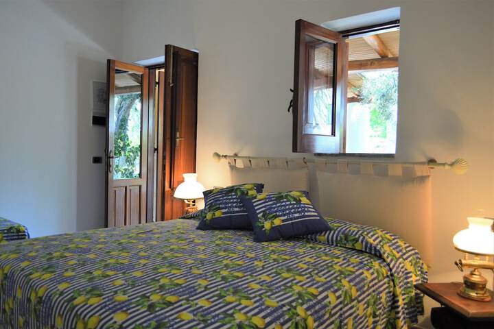 Room 35 of 76