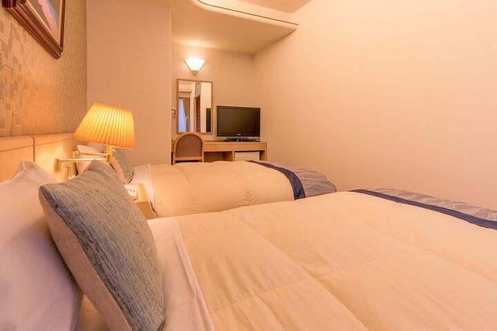 Room 28 of 121