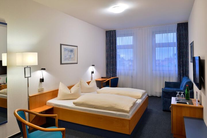 Room 9 of 42