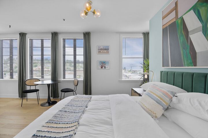 Room 52 of 172