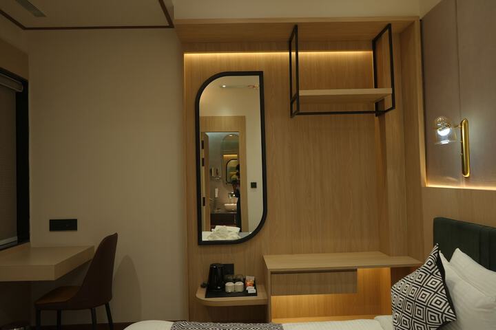 Room 17 of 28