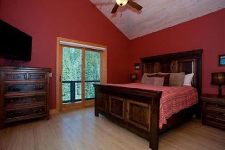 Room 10 of 26