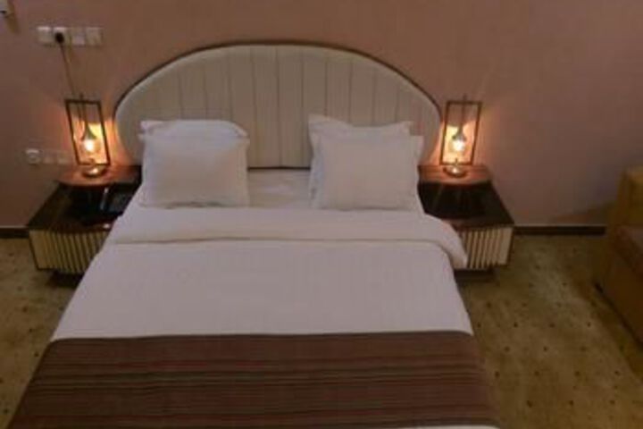 Room 10 of 29