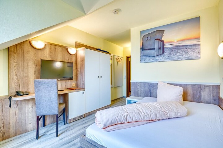 Room 15 of 40