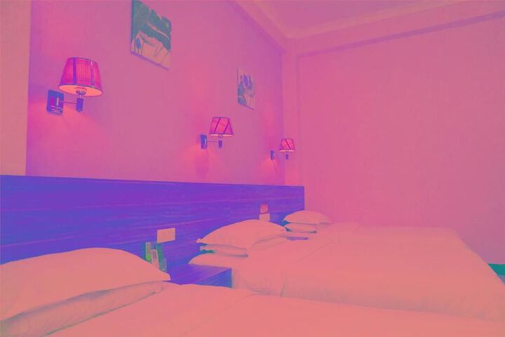 Room 24 of 28