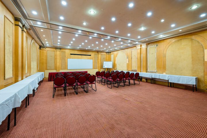 Ballroom/Hall 28 of 54