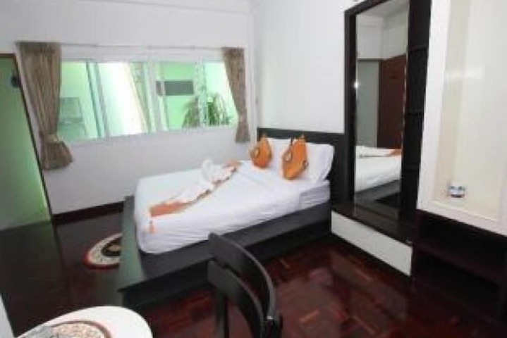 Room 13 of 60