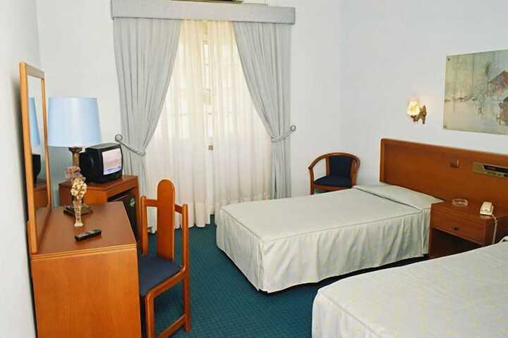 Room 17 of 47