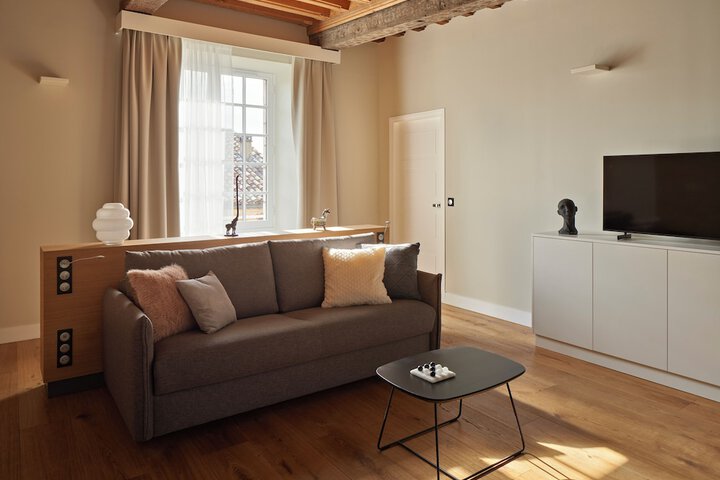 Room 3 of 48