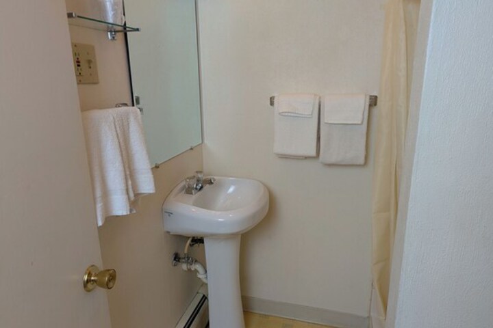 Room 12 of 84