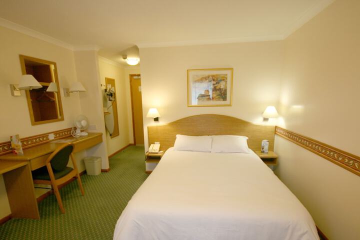 Room 4 of 19