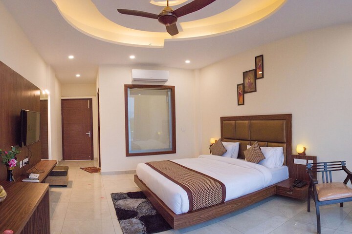 Room 6 of 28