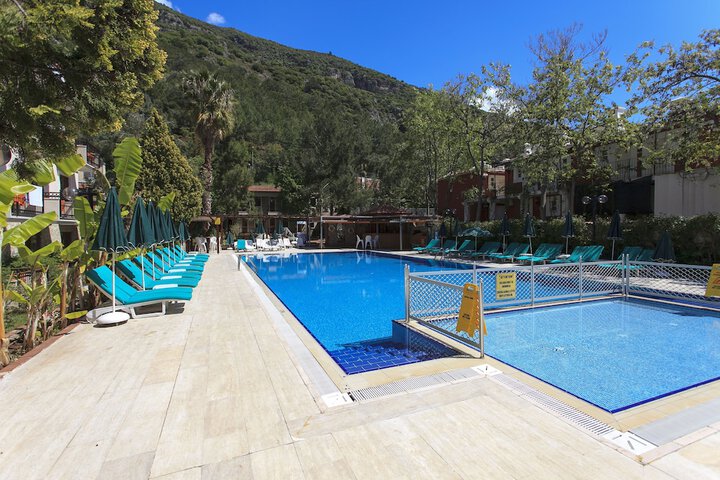 Hotel Pool