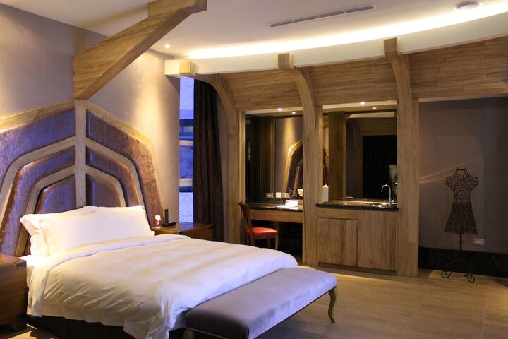 Room 15 of 53