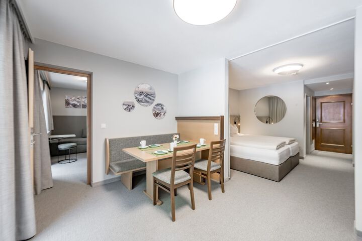 Room 72 of 106