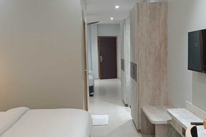Room 32 of 53