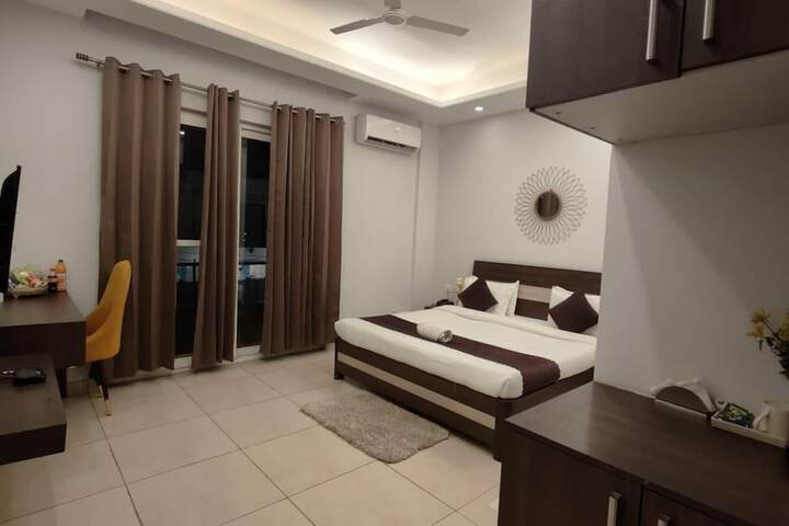 Room 8 of 15