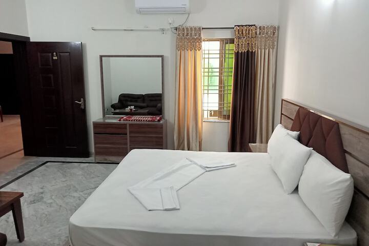 Room 2 of 14