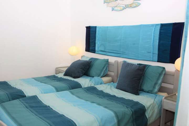 Room 12 of 38