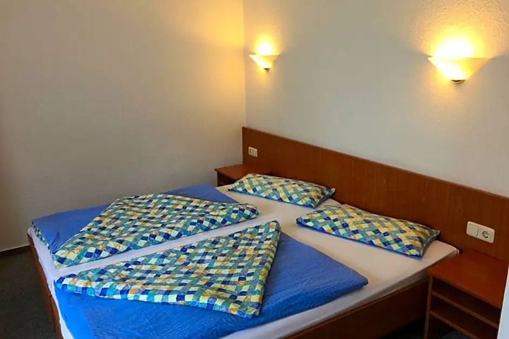 Room 4 of 19
