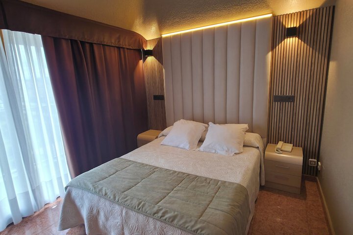 Room 33 of 86