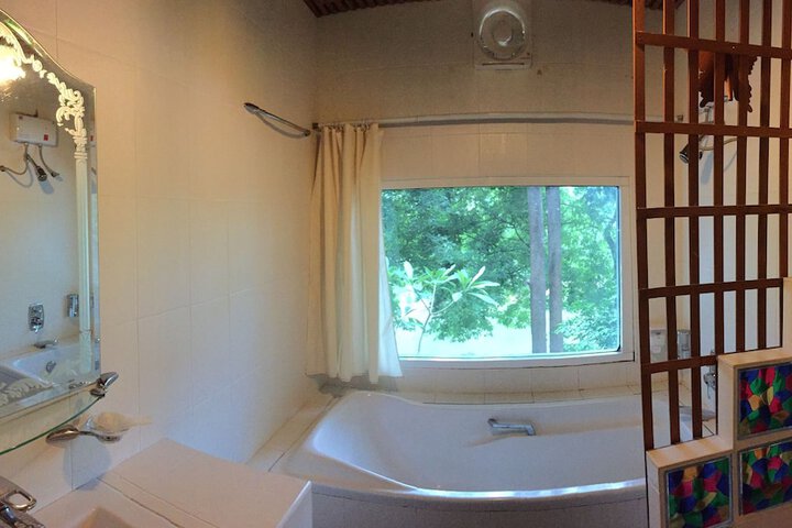 Room 28 of 37