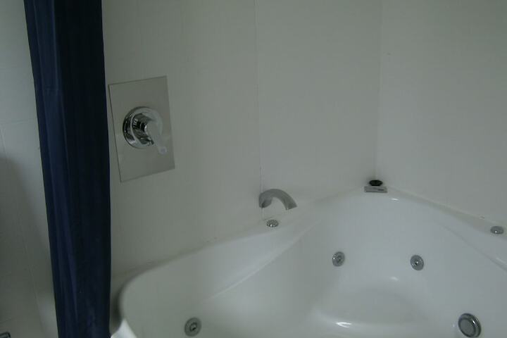 Room 52 of 75