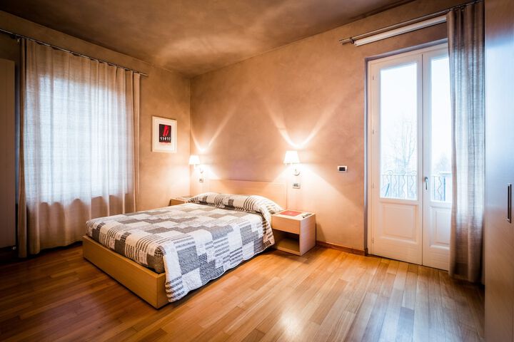 Room 33 of 37