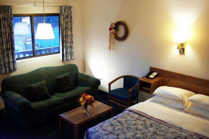 Room 4 of 65