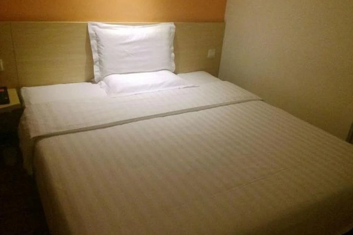 Room 2 of 10