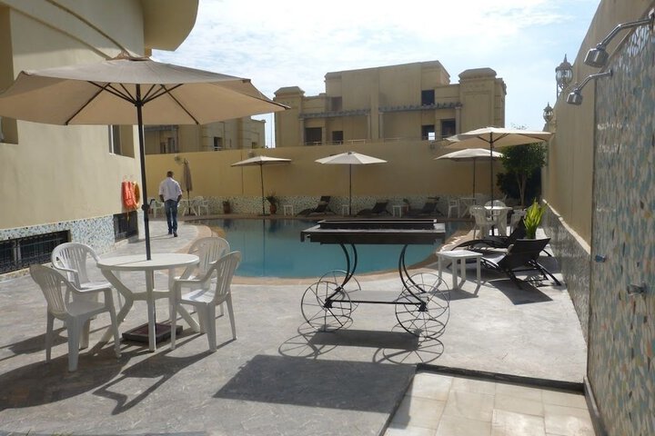 Pool 13 of 40