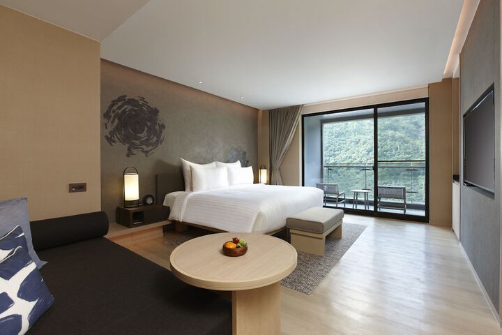 Room 16 of 82