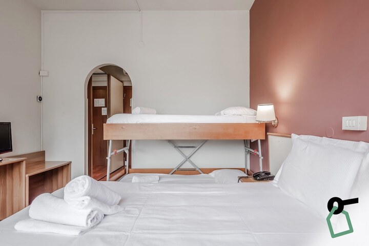 Room 25 of 51