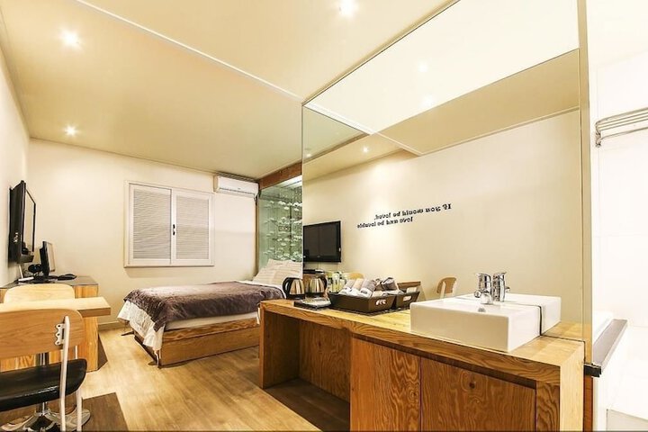Room 43 of 57